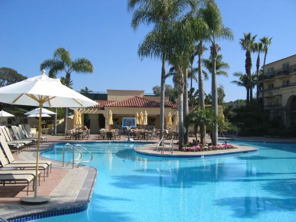 ritz-carlton-poolside